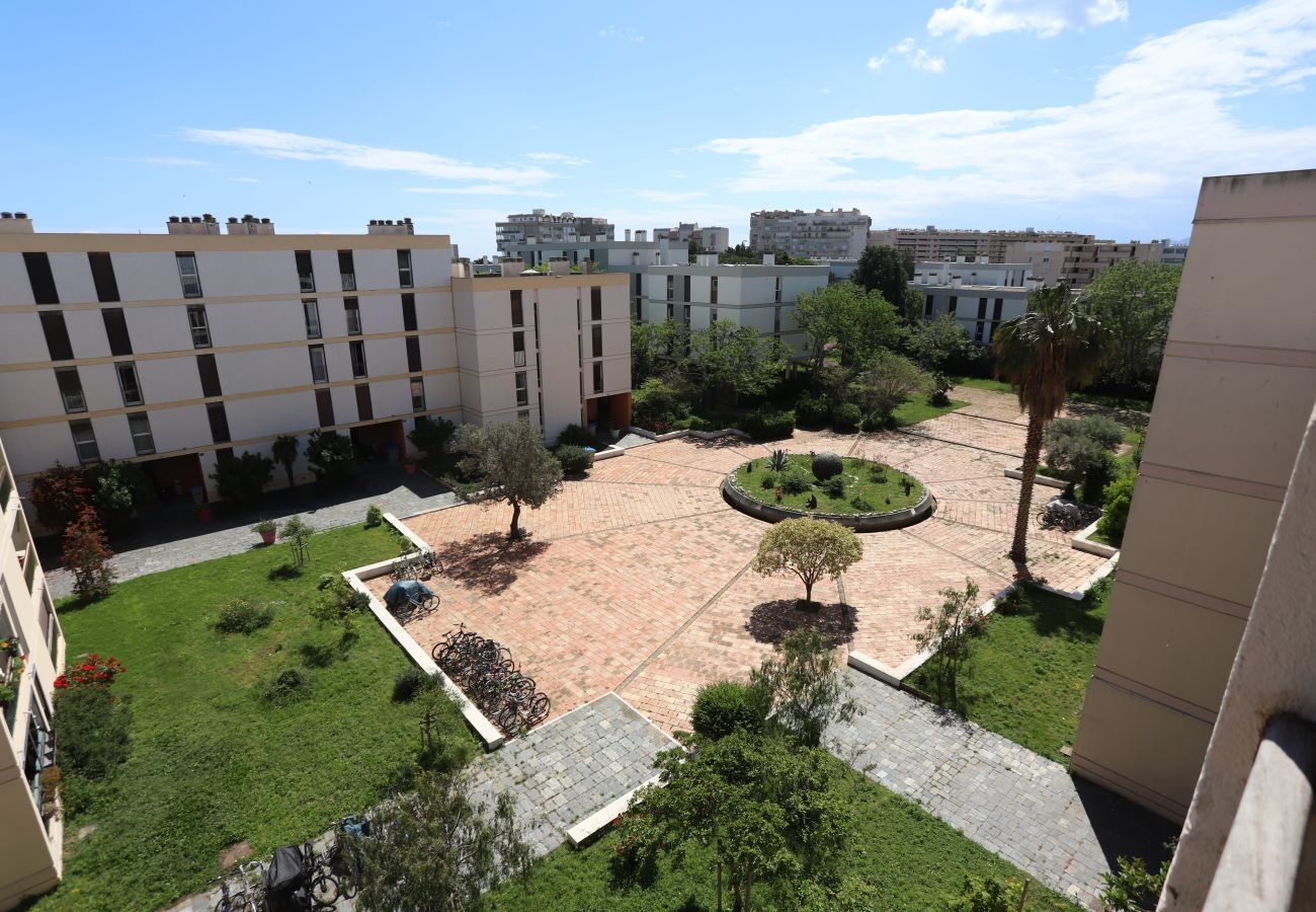 Studio à Saint-Cyprien - Appart lumineux et climatisé St Cyprien 3 min du port 