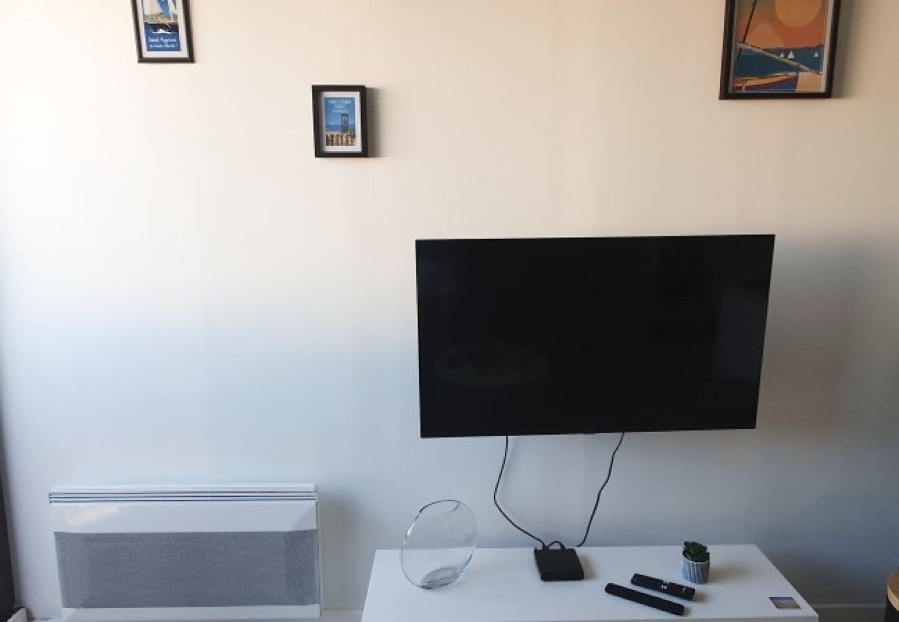 Studio à Saint-Cyprien - St Cyprien Appart lumineux wifi et clim 3 min du port 