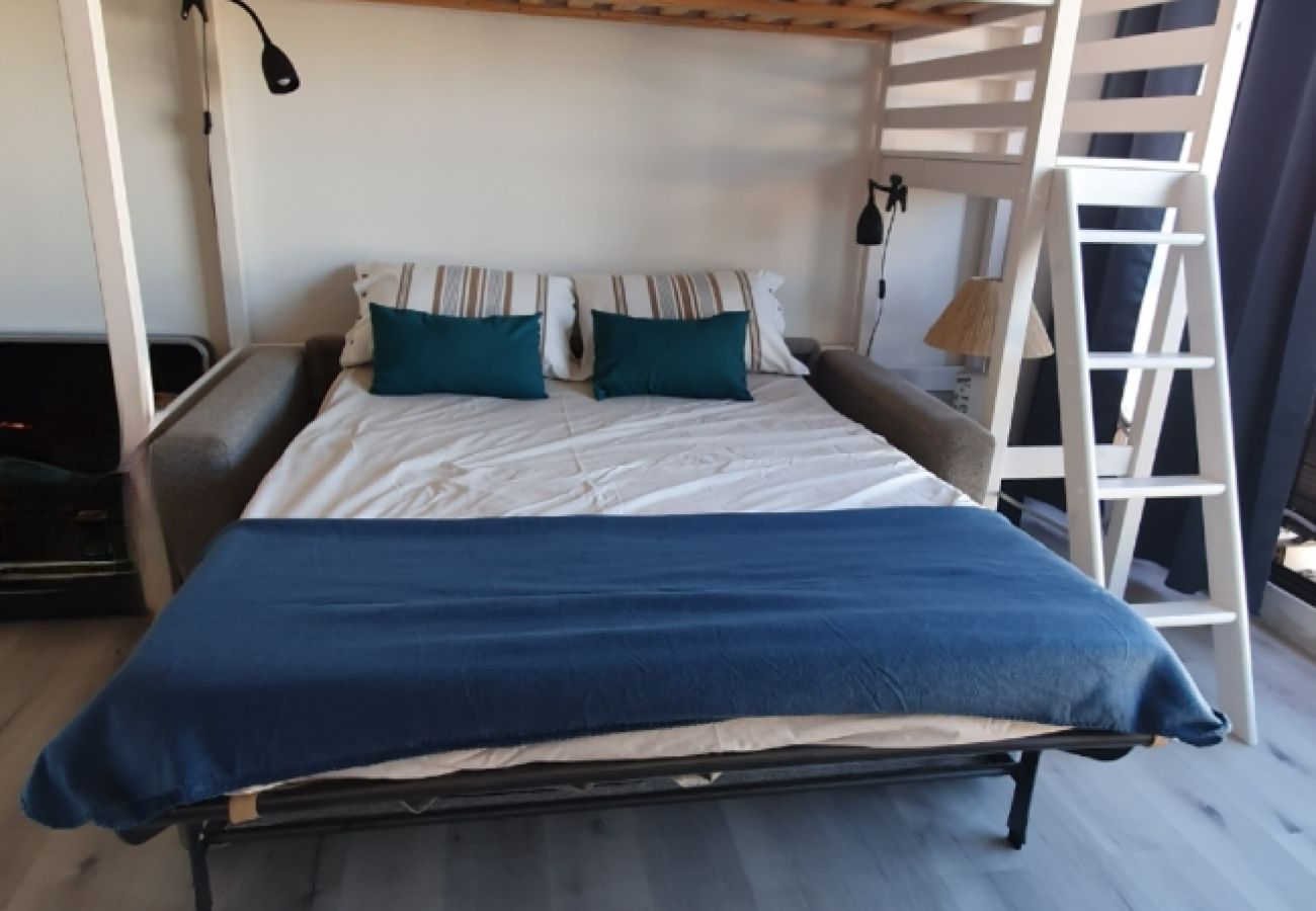 Studio à Saint-Cyprien - St Cyprien Appart lumineux wifi et clim 3 min du port 