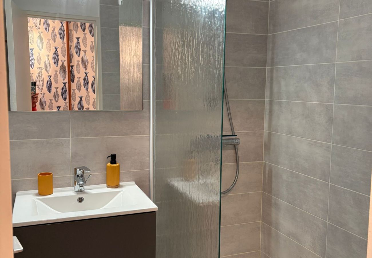 Appartement à Saint-Cyprien - St Cyprien cocon en bord de mer avec piscine