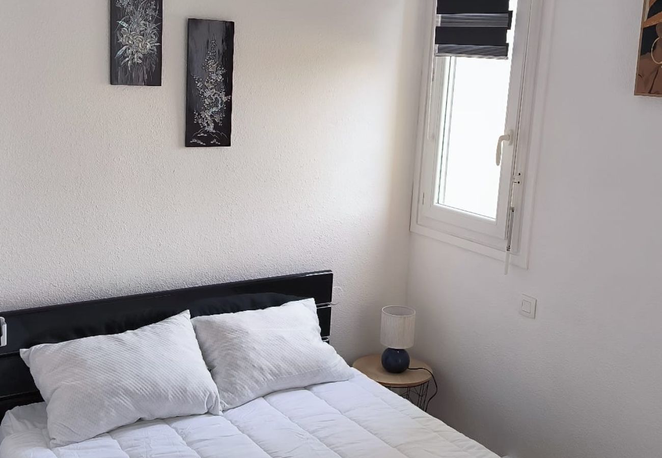 Appartement à Saint-Cyprien - St Cyprien moderne et lumineux rez de jardin  