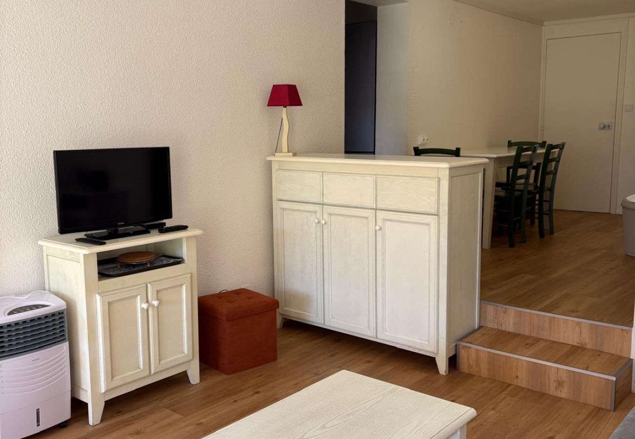 Appartement à Saint-Cyprien - St Cyprien golf appart avec terrasse et piscine
