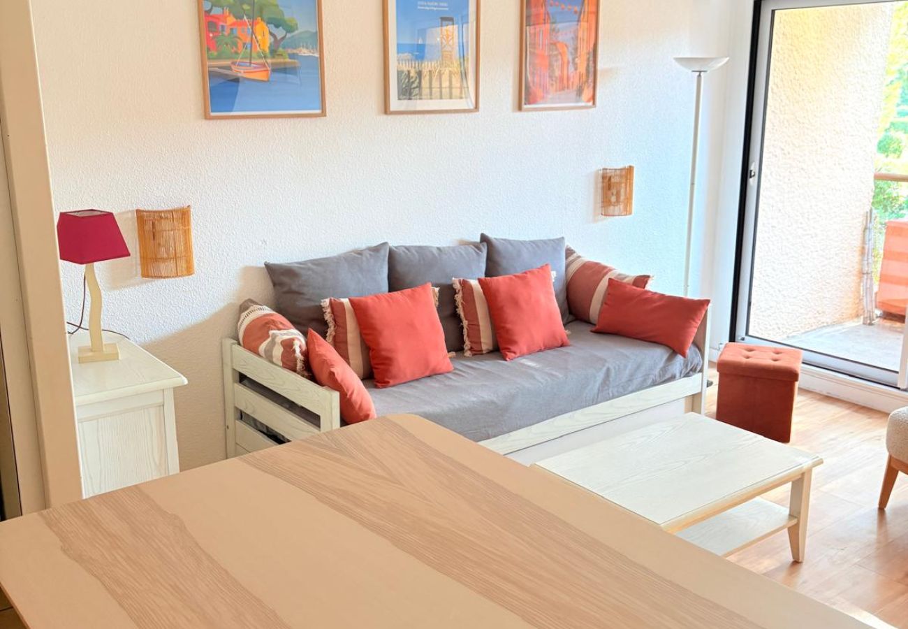 Appartement à Saint-Cyprien - St Cyprien Confort au bord du Green Piscine 