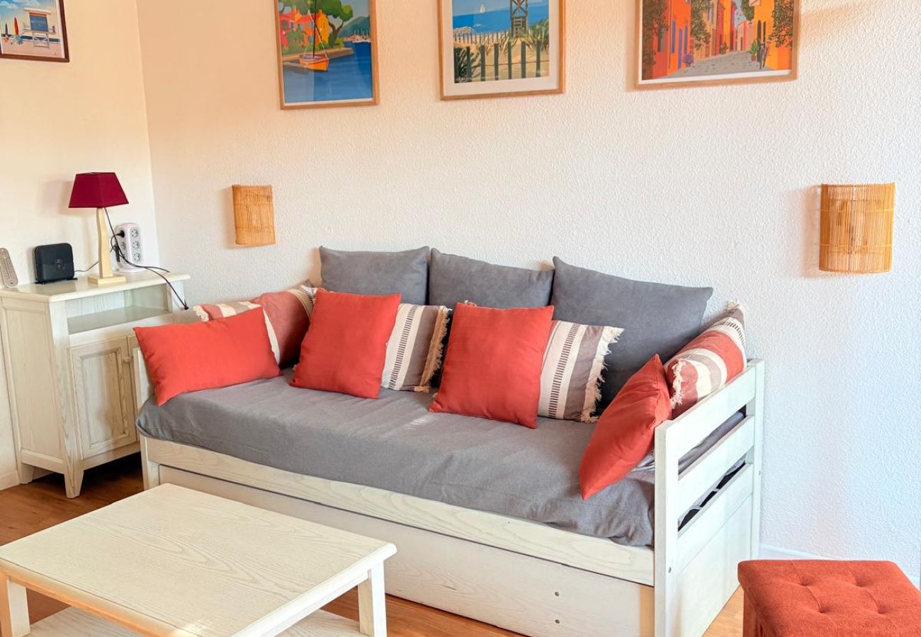 Appartement à Saint-Cyprien - St Cyprien Confort au bord du Green Piscine 
