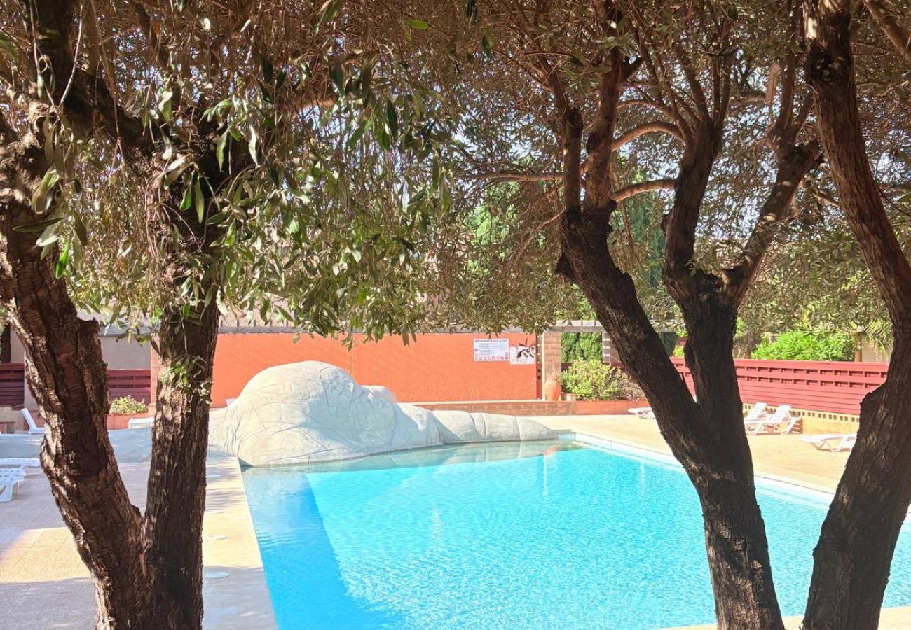 Appartement à Saint-Cyprien - St Cyprien Confort au bord du Green Piscine 