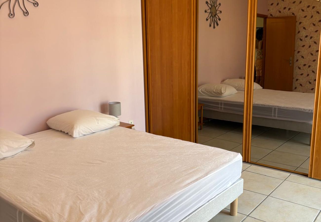 Villa à Saint-Cyprien - 🌴 Villa avec piscine à 6 min du port – Saint-Cyprien