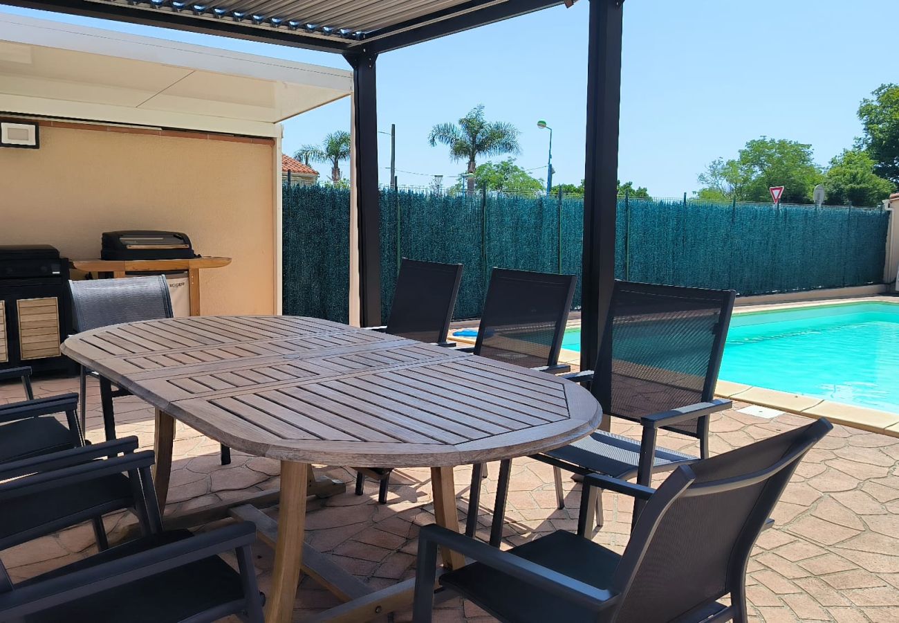 Villa à Saint-Cyprien - 🌴 Villa avec piscine à 6 min du port – Saint-Cyprien