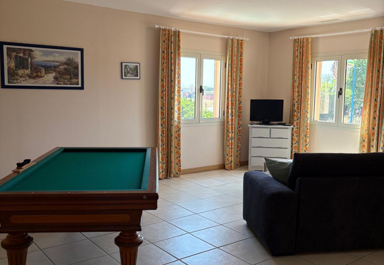 Villa à Saint-Cyprien - 🌴 Villa avec piscine à 6 min du port – Saint-Cyprien
