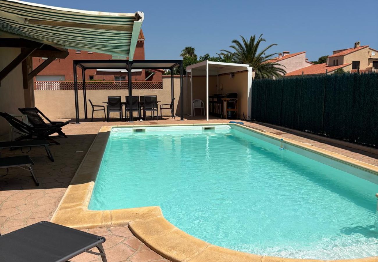 Villa à Saint-Cyprien - 🌴 Villa avec piscine à 6 min du port – Saint-Cyprien