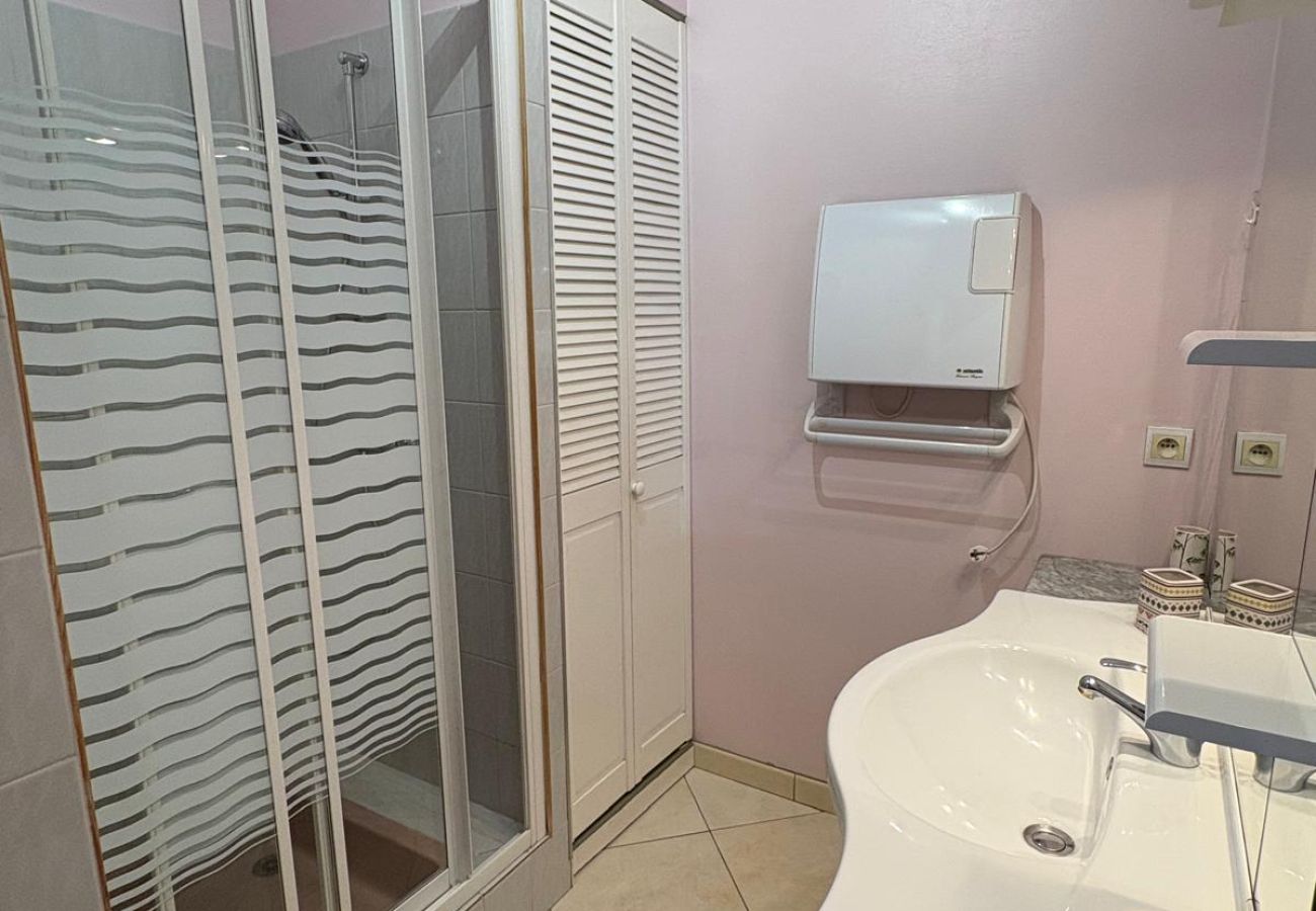 Villa à Saint-Cyprien - 🌴 Villa avec piscine à 6 min du port – Saint-Cyprien