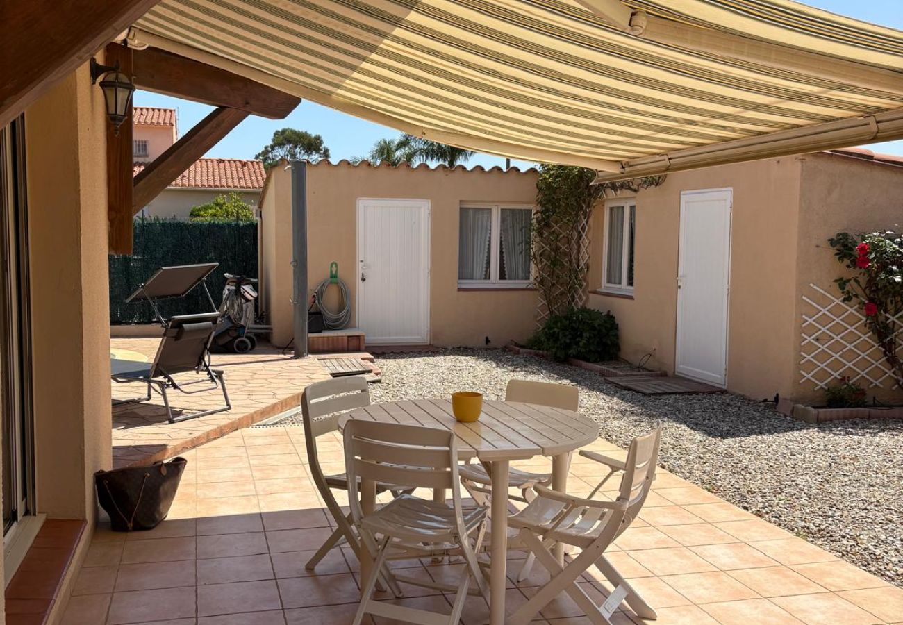Villa à Saint-Cyprien - 🌴 Villa avec piscine à 6 min du port – Saint-Cyprien