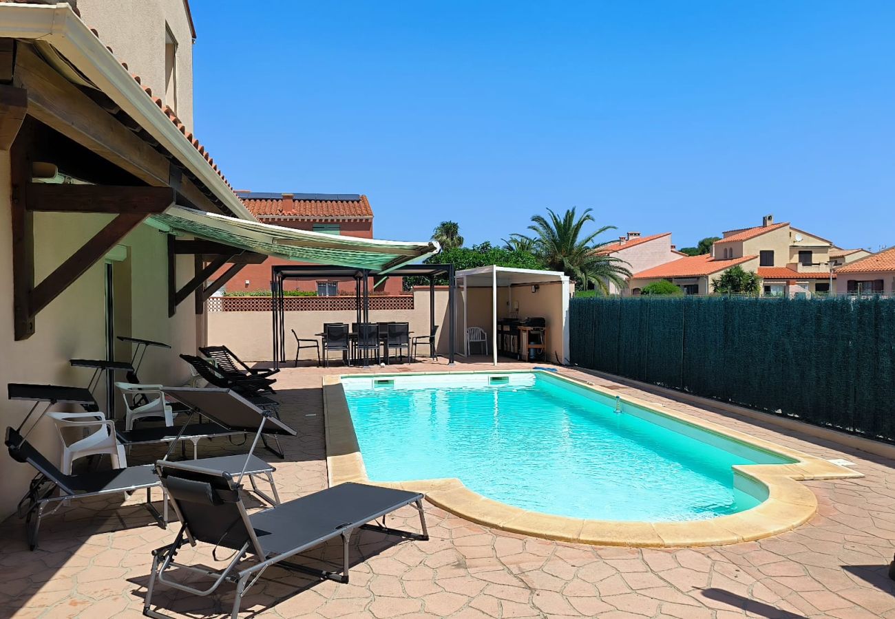Villa à Saint-Cyprien - 🌴 Villa avec piscine à 6 min du port – Saint-Cyprien