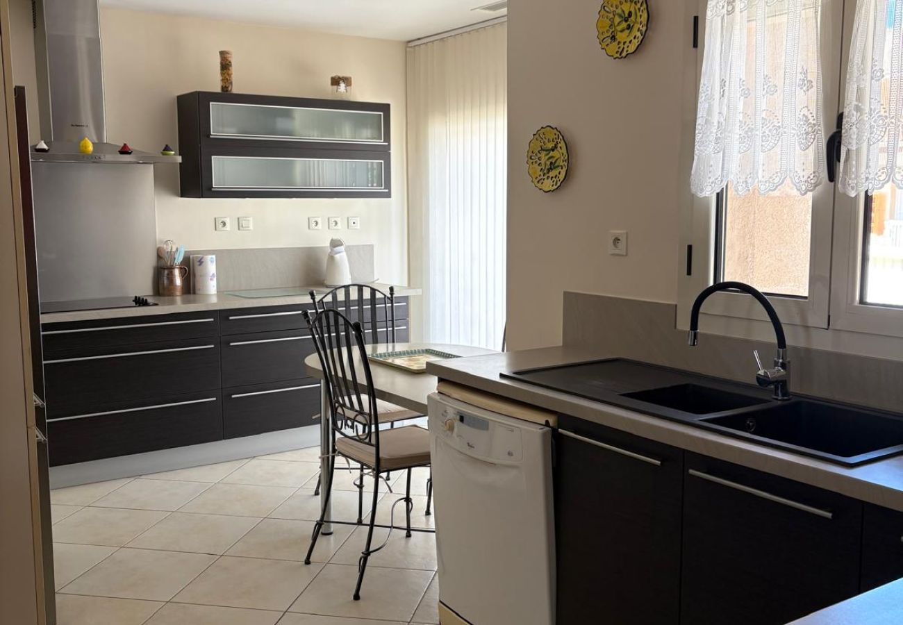 Villa à Saint-Cyprien - 🌴 Villa avec piscine à 6 min du port – Saint-Cyprien