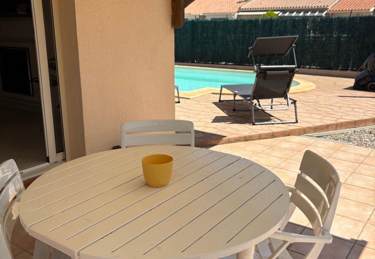Villa à Saint-Cyprien - 🌴 Villa avec piscine à 6 min du port – Saint-Cyprien