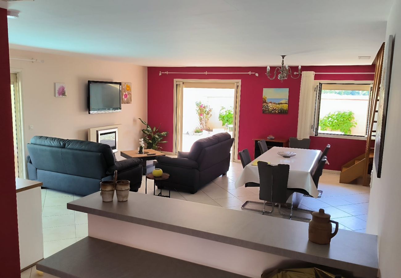 Villa à Saint-Cyprien - 🌴 Villa avec piscine à 6 min du port – Saint-Cyprien