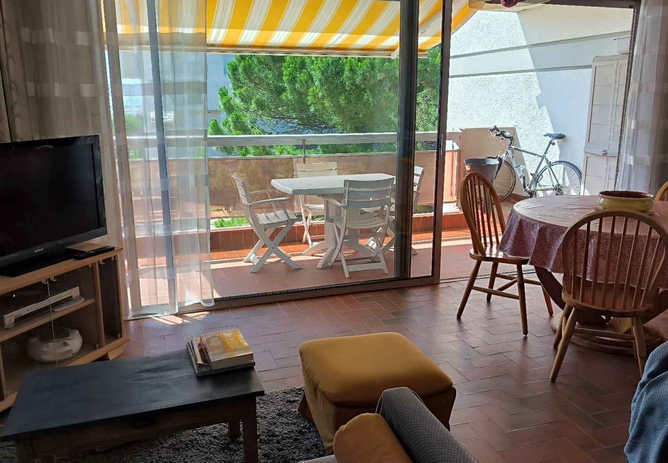 Appartement à Saint-Cyprien - Terrasse XXL pour cet appart au port de St Cyprien 