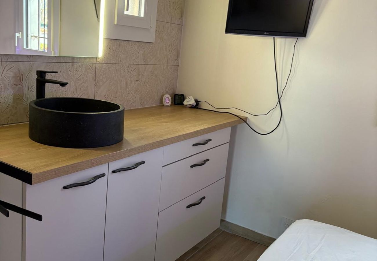 Appartement à Saint-Cyprien - St Cyprien Appart en RDC avec grandre terrasse sur la Marina ! 