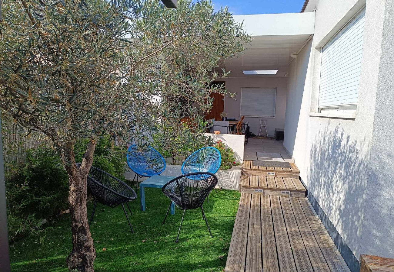 Villa à Saint-Cyprien - St Cyprien superbe villa 4 chambres et piscine