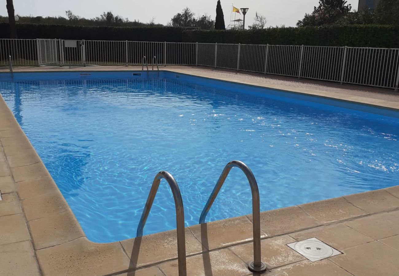 Appartement à Saint-Cyprien - St Cyprien Les pieds dans l'eau Piscine