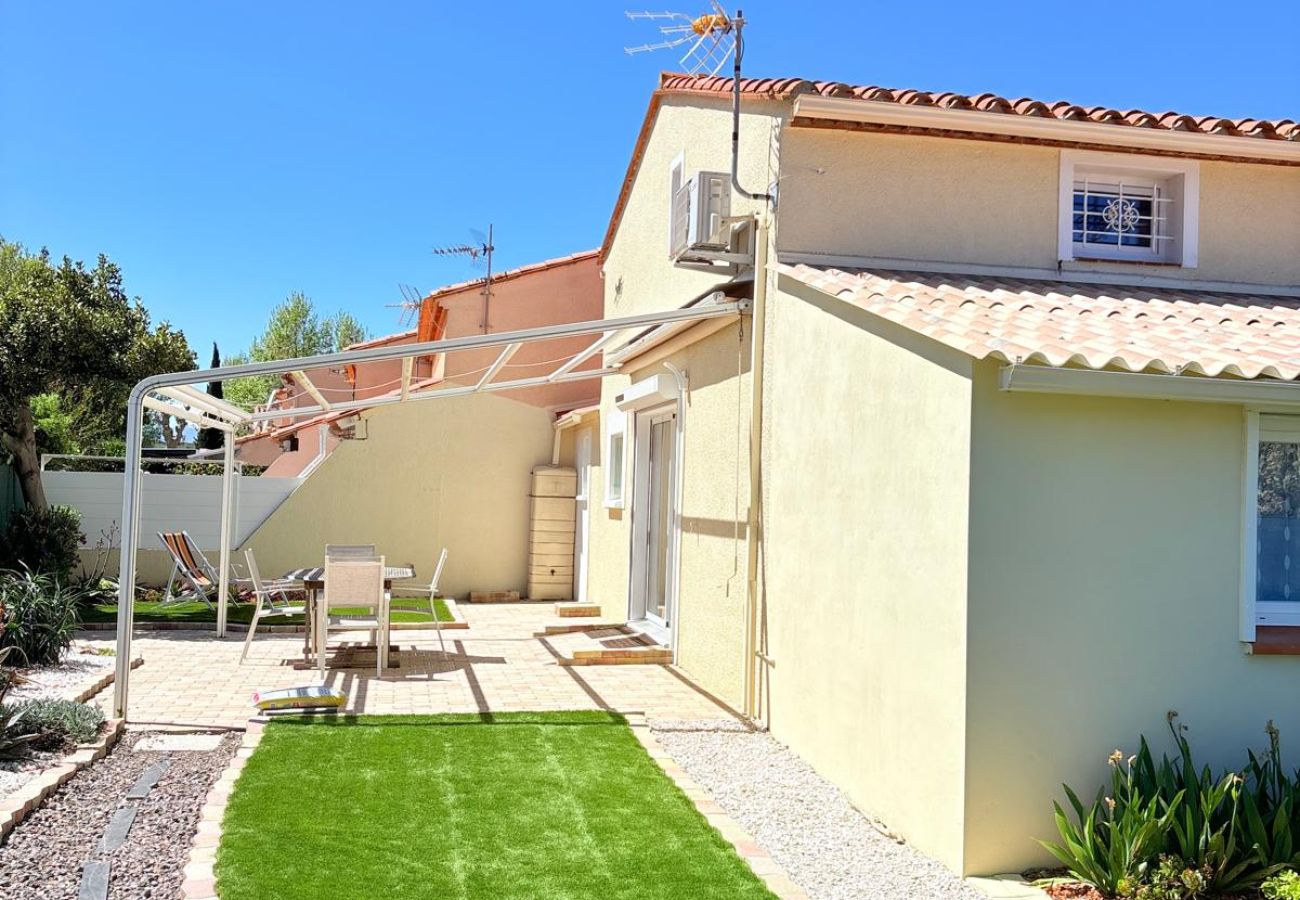 Maison à Saint-Cyprien - St Cyprien Douceur de vivre : jardin ensoleillé