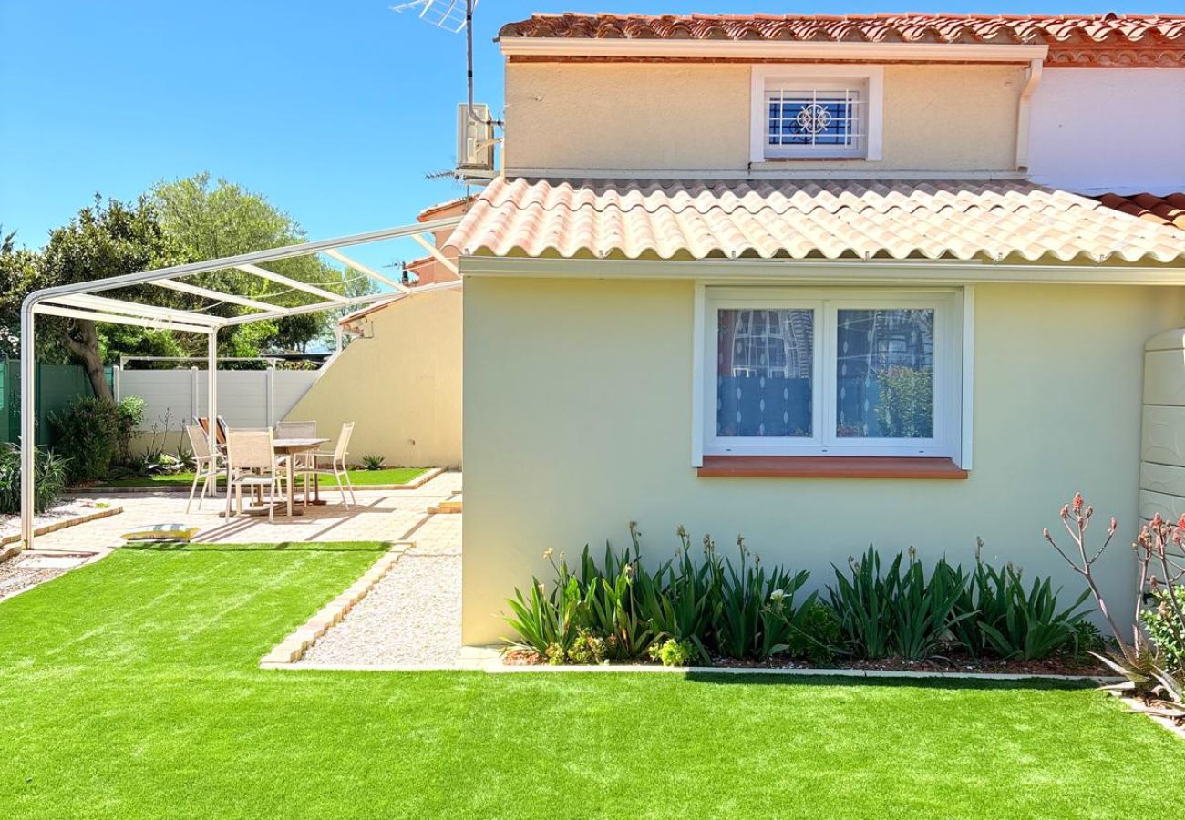 Maison à Saint-Cyprien - St Cyprien Douceur de vivre : jardin ensoleillé