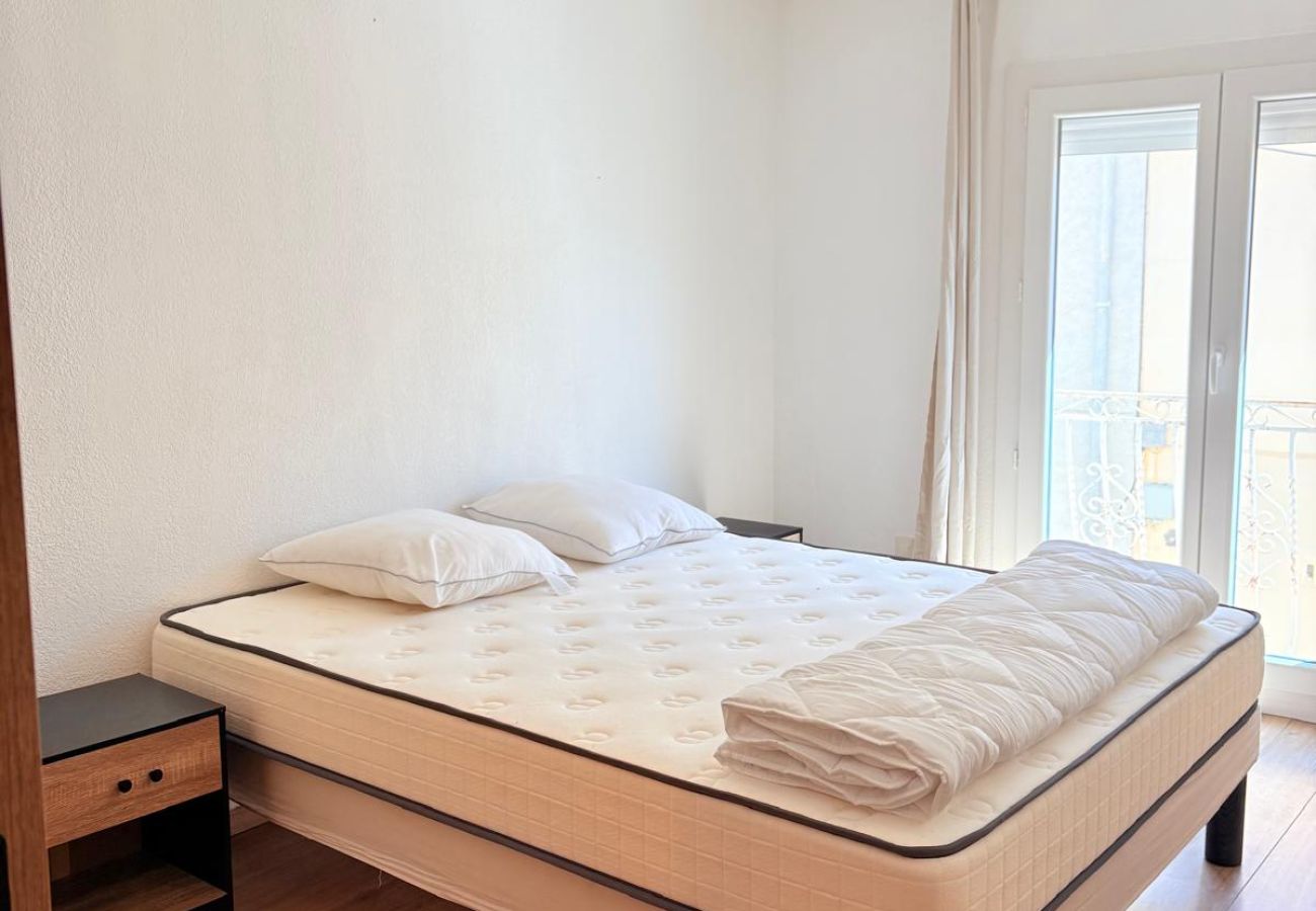Maison à Saint-Cyprien - St Cyprien bel appartement au coeur du village clim et wifi