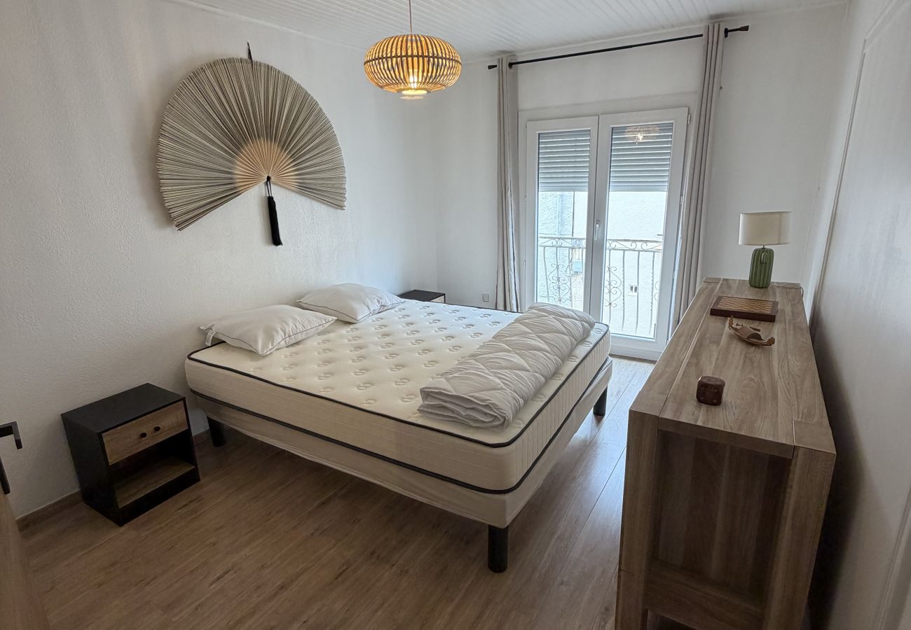 Maison à Saint-Cyprien - St Cyprien bel appartement 3 étoiles au coeur du village clim et wifi
