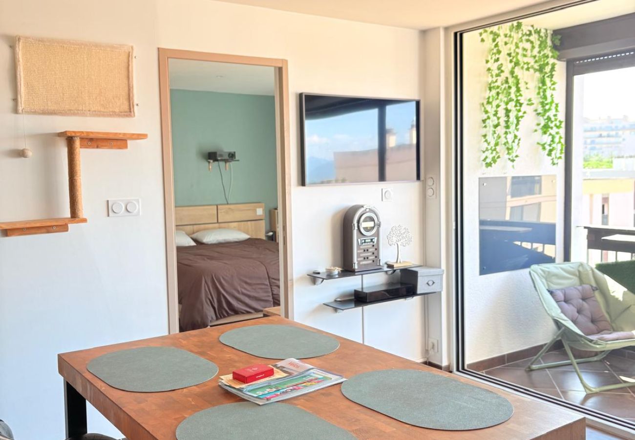 Appartement à Saint-Cyprien - St Cyprien Appart Moderne et Cats friendly